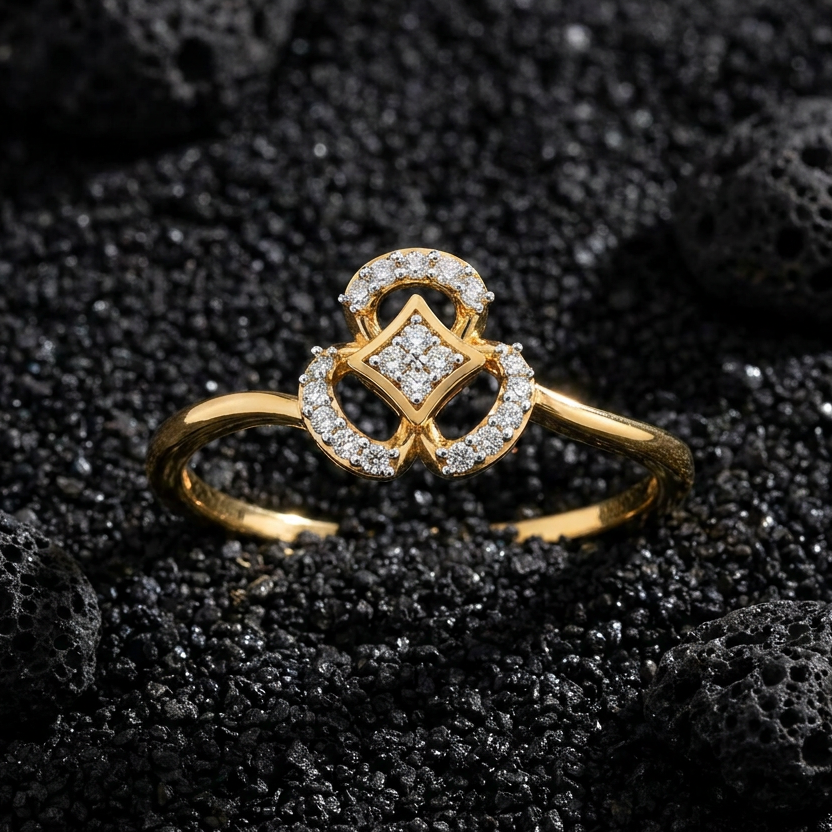 Luxe Clover Spark Ring