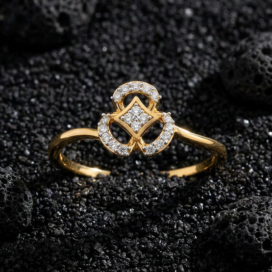 Luxe Clover Spark Ring