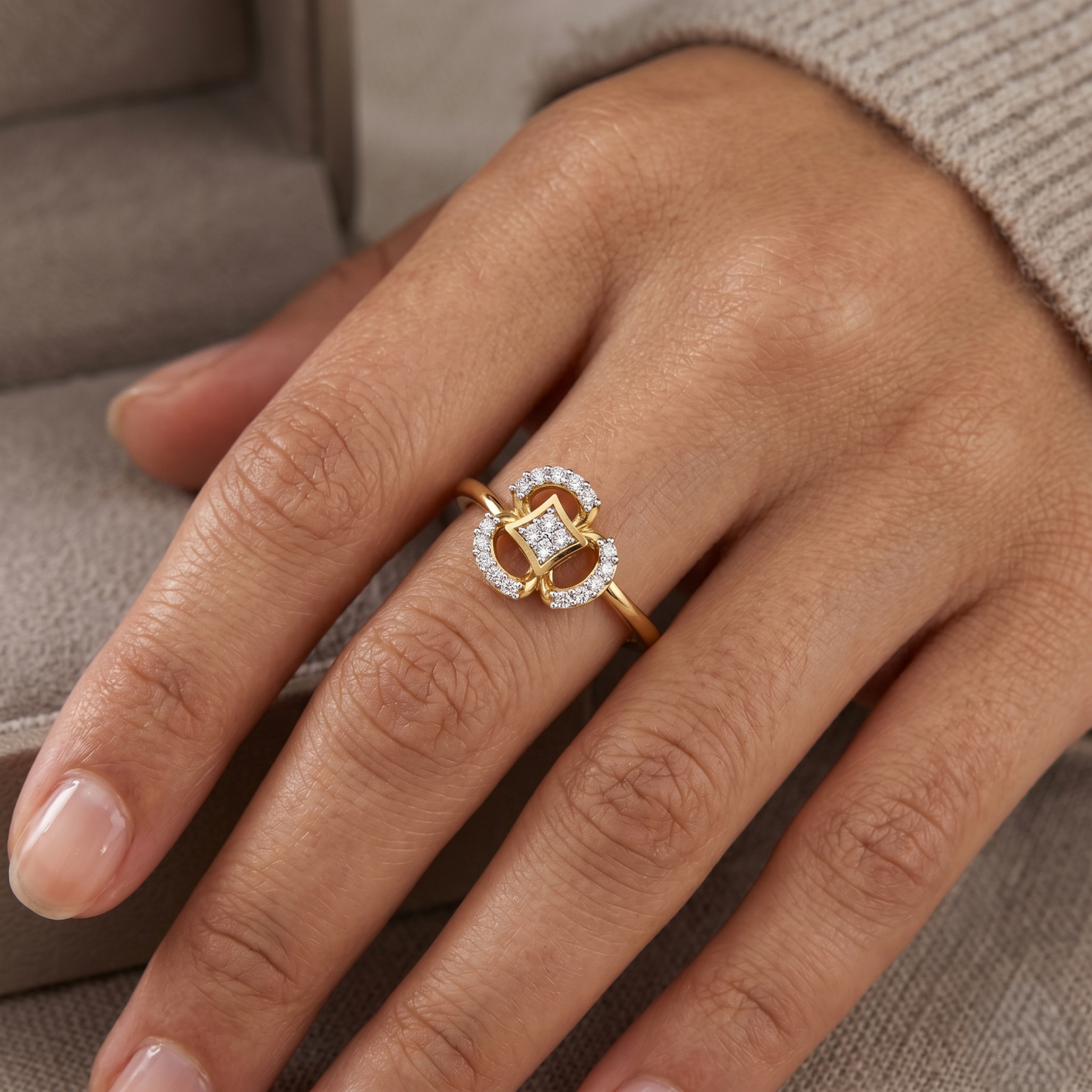 Luxe Clover Spark Ring