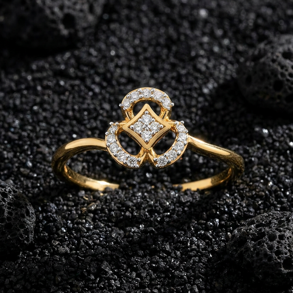 Luxe Clover Spark Ring