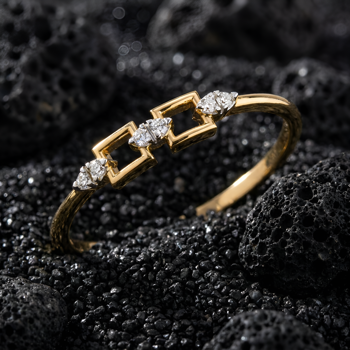 Modern Chain Link Gold & Diamond Ring